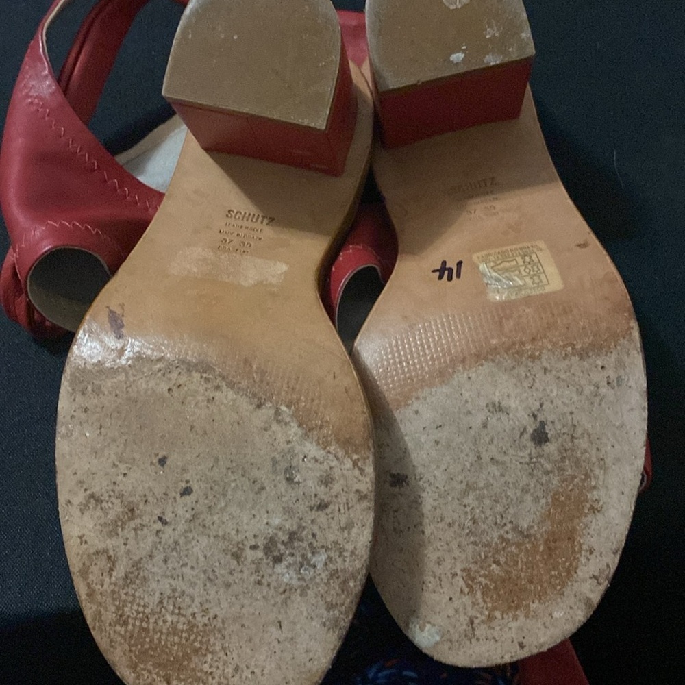 SCHUTZ WO SIZE 8/8.5(EU39) RED LEATHER STRAP SANDAL ANKLE TOE STRAP CHAIN ACCENT - Picture 4 of 14
